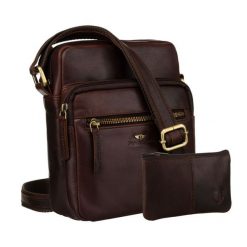Skórzana, brązowa torebka męska zawieszona na pasku. W zestawie saszetka na klucze PTN 710E-OPU Peterson. Brązowe torby na ramię Peterson, bez wzorów, ze skóry, małe, bez dodatków. Za 169.99 zł.