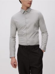 Gładka koszula slim fit - beżowy. Brązowe koszule Reserved, l, bez wzorów, z bawełny, bez kołnierzyka, bez ramiączek. W wyprzedaży za 89.99 zł.