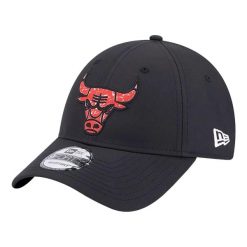 Męska Czapka Z Daszkiem 9Forty Chicago Bulls. Czarne czapki z daszkiem New Era, z aplikacjami, z materiału. Za 196.99 zł.