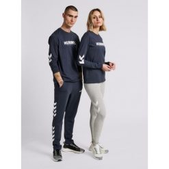 Koszulka z długim rękawem Hummel hmlLEGACY. Niebieskie bluzki z długim rękawem Hummel, m, bez wzorów, bez kołnierzyka, bez ramiączek. Za 151.00 zł.