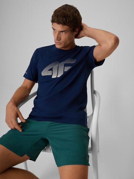 4F T-shirt regular z nadrukiem męski - granatowy S. Niebieskie t-shirty 4F, m, bez wzorów, z bawełny, bez kołnierzyka, bez ramiączek. Za 69.99 zł.