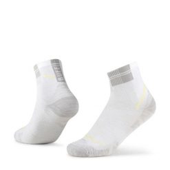 Skarpety biegowe Buff Coolnet Quarter Sock CQ. Białe skarpety Buff, bez wzorów, z elastanu. Za 94.99 zł.