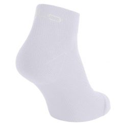 Skarpetki UNI ODLO Socks short ESSENTIAL. Białe skarpety ODLO, bez wzorów, z elastanu. Za 50.34 zł.