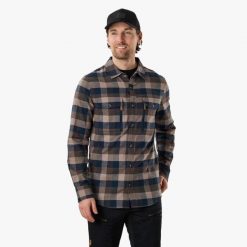 Koszula turystyka męska Swedemount Nordkap Flannel Shirt II oddychająca. Brązowe koszule SWEDEMOUNT, m, bez wzorów, z tkaniny, bez kołnierzyka, bez ramiączek. Za 199.99 zł.