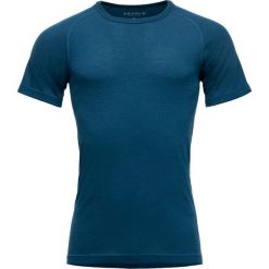Koszulka termoaktywna Devold Lauparen Merino 190 Base Tee. Niebieskie bielizna termoaktywna Devold, l, bez wzorów, z dzianiny, bez ramiączek, trekkingowe. Za 274.99 zł.