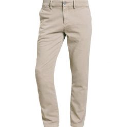 7 for all mankind SLIMMY Spodnie materiałowe sand. Eleganckie spodnie marki 7 for all mankind. W wyprzedaży za 735.20 zł.