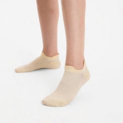 Skarpetki do biegania Kiprun Run 500 niskie cienkie 2 pary. Czerwone skarpety KIPRUN, bez wzorów, z dzianiny. Za 29.99 zł.