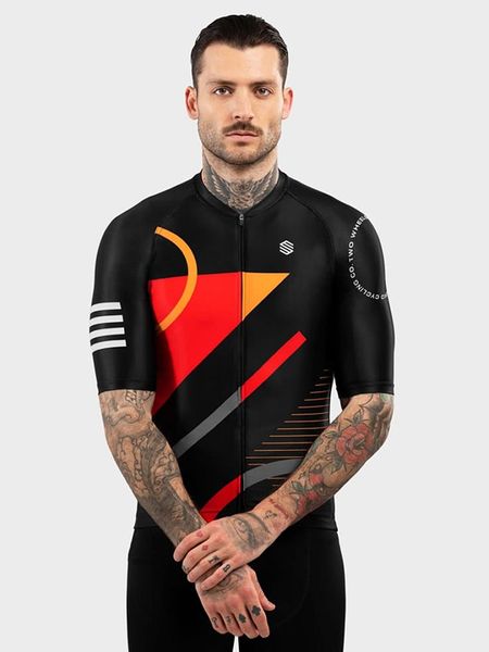 Siroko Koszulka kolarska "M2 Colorado" w kolorze czarno-czerwonym rozmiar: M. Czarne t-shirty sportowe SIROKO, bez wzorów, z materiału, bez ramiączek, rowerowe. Za 205.93 zł.