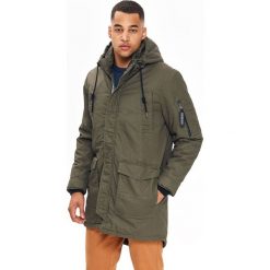 KURTKA MĘSKA TYPU PARKA Z EFEKTEM PASTOWANIA. Kurtki marki TOP SECRET. W wyprzedaży za 149.99 zł.