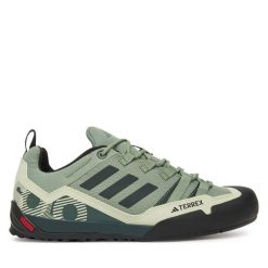 Trekkingi adidas. Zielone buty trekkingowe Adidas, bez wzorów, bez zapięcia. Za 399.99 zł.