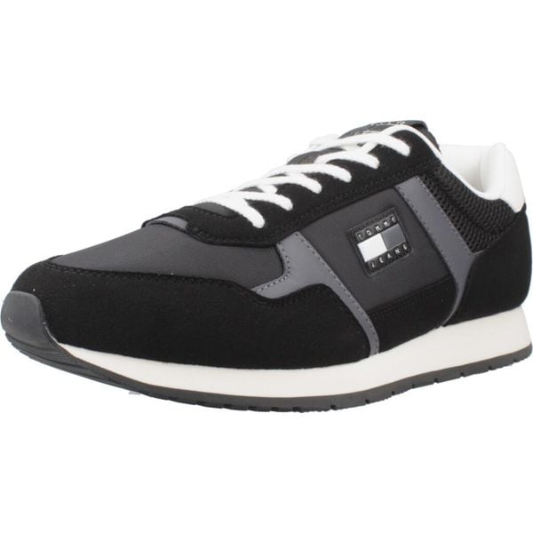 Buty TOMMY JEANS TJM RUNNER CASUAL Czarny. Czarne buty trekkingowe Tommy Hilfiger, bez wzorów, z jeansu, bez zapięcia, trekkingowe. Za 404.55 zł.