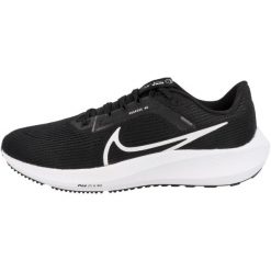 Buty do biegania męskie Nike Pegasus 40. Czarne buty do biegania Nike, bez wzorów, z materiału, bez zapięcia, do biegania. Za 846.80 zł.