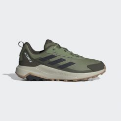 Buty Terrex Anylander Hiking. Brązowe buty turystyczne Adidas, bez wzorów, z materiału, bez zapięcia, trekkingowe, adidas terrex. Za 324.55 zł.
