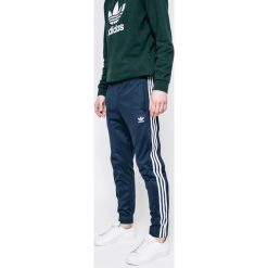 Adidas Originals - Spodnie. Spodnie treningowe długie marki Adidas. W wyprzedaży za 229.90 zł.