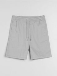 Bawełniane szorty jogger - szary. Szare krótkie spodenki sportowe Sinsay, l, bez wzorów, z bawełny. W wyprzedaży za 29.99 zł.