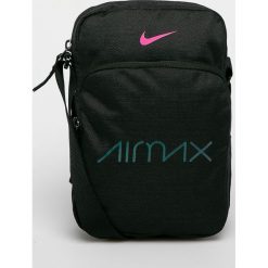Nike Sportswear - Saszetka. Czarne saszetki i nerki Nike Sportswear, bez wzorów, z poliesteru, na ramię, małe, bez dodatków. W wyprzedaży za 69.90 zł.