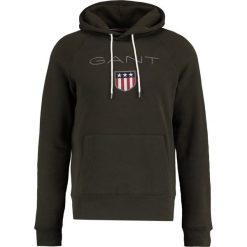 GANT SHIELD Bluza z kapturem country green. Bluzy marki GANT. W wyprzedaży za 335.20 zł.
