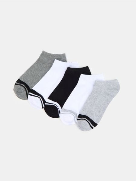 Krótkie skarpetki 5 pack - czarny. Czarne skarpety Sinsay, bez wzorów. Za 15.99 zł.