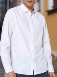 Koszula z kołnierzykiem - biały. Białe koszule Sinsay, l, bez wzorów, bez kołnierzyka, bez ramiączek. Za 39.99 zł.