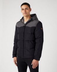 WRANGLER PUFFER JACKET MĘSKA KURTKA ZIMOWA Z KAPTUREM CIEPŁA BLACK W40AWU100. Czarne kurtki Wrangler, na zimę, m, bez wzorów, z kapturem. Za 349.99 zł.