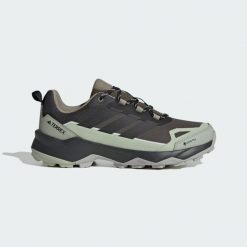 Buty trekkingowe Terrex Skychaser AX5 GORE-TEX. Szare buty turystyczne Adidas, bez wzorów, z gore-texu, bez zapięcia, trekkingowe, adidas terrex, gore-tex. Za 529.00 zł.