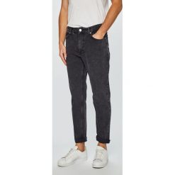 Review - Jeansy. Jeansy marki Review. W wyprzedaży za 179.90 zł.