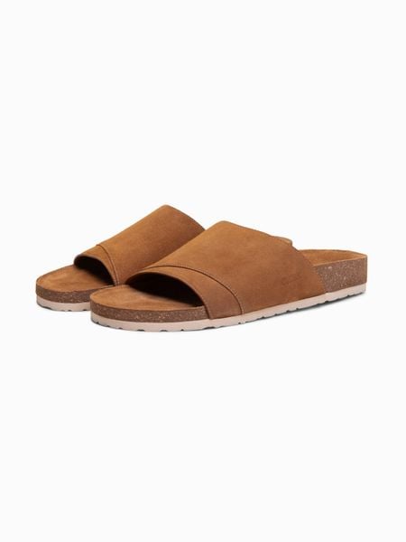 Męskie klapki z naturalnego zamszu na korkowej podeszwie - camel V1 - Rozmiar: 41. Brązowe klapki Ombre Clothing, z jeansu. W wyprzedaży za 229.99 zł.