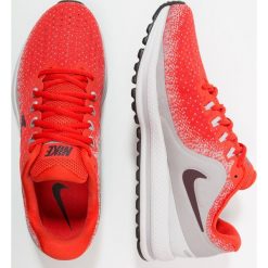 Nike Performance AIR ZOOM VOMERO 13 Obuwie do biegania treningowe habanero red/deep burgundy. Buty treningowe marki Nike Performance, z materiału. Za 589.00 zł.
