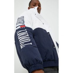 Tommy Jeans kurtka męska kolor granatowy zimowa. Niebieskie kurtki Tommy Jeans, na zimę, l, bez wzorów, z jeansu, bez kaptura. Za 949.99 zł.