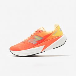 Buty do biegania męskie New Balance Fuelcell Rebel V5. Buty do biegania New Balance, bez wzorów, z kauczuku, bez zapięcia, do biegania. Za 599.99 zł.