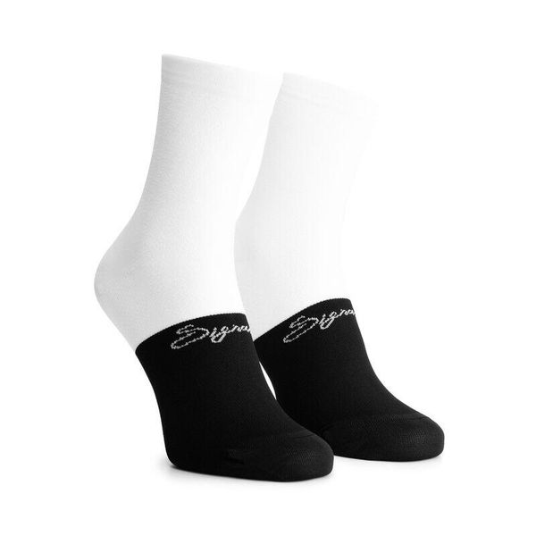 Skarpetki sportowe unisex Rogelli Signature. Białe skarpetki sportowe Rogelli, bez wzorów, z elastanu. Za 68.00 zł.