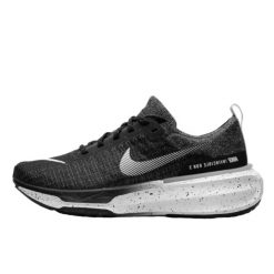 Nike ZoomX Invincible Run 3 Oreo. Czarne buty do biegania Nike, bez wzorów, z meshu, bez zapięcia, do biegania. Za 1,096.31 zł.