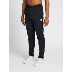 Jogging Hummel sweat. Czarne szorty Hummel, s, bez wzorów, sportowe. Za 211.55 zł.