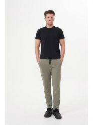 Basics & More Spodnie dresowe w kolorze khaki rozmiar: L. Brązowe spodnie treningowe długie Basics & More, l, bez wzorów, z bawełny. Za 121.95 zł.