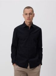 Koszula regular z bawełny egipskiej - czarny. Czarne koszule Reserved, l, bez wzorów, z bawełny, bez kołnierzyka, bez ramiączek. Za 139.99 zł.
