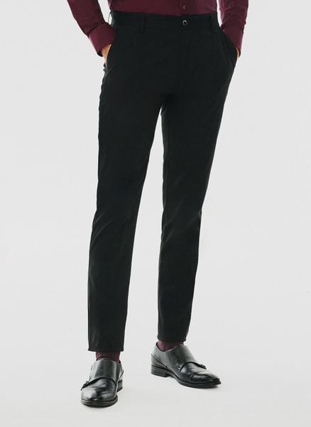 PAKO LORENTE – Gładkie spodnie męskie w kolorze czarnym. Czarne spodnie materiałowe Pako Lorente, na co dzień, l, bez wzorów, z bawełny, casualowe. Za 99.99 zł.