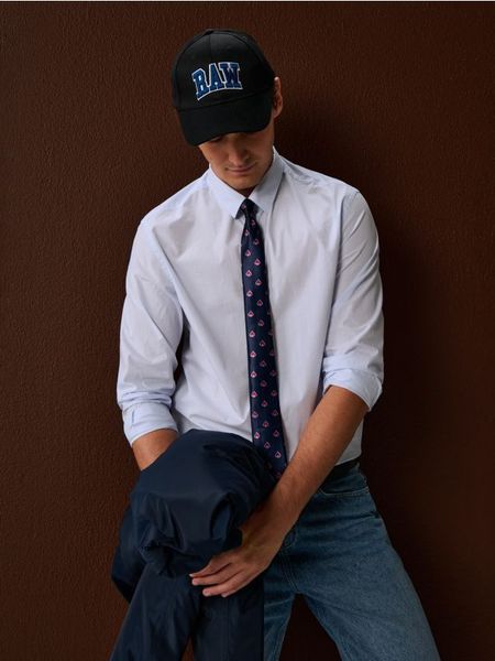 Bawełniana koszula w paski - błękitny. Niebieskie koszule Sinsay, l, bez wzorów, z bawełny, bez kołnierzyka, bez ramiączek. Za 59.99 zł.