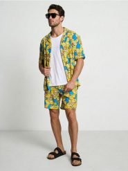 Wiskozowa koszula z krótkim rękawem The Simpsons - wielobarwny. Koszule Sinsay, l, bez wzorów, z wiskozy, bez kołnierzyka, bez ramiączek. Za 49.99 zł.