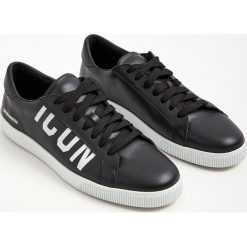 Sneakersy męskie skórzane DSQUARED2. Buty sportowe casual Dsquared2, bez wzorów, bez zapięcia. W wyprzedaży za 1,644.30 zł.