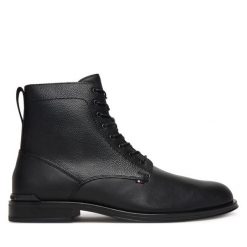 Kozaki Tommy Hilfiger. Czarne kozaki Tommy Hilfiger, bez wzorów, bez obcasa, bez zapięcia. Za 799.99 zł.