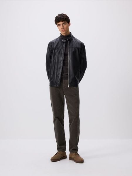 Skórzana kurtka ze stójką - czarny. Czarne kurtki Reserved, l, bez wzorów, ze skóry, bez kaptura. Za 599.99 zł.