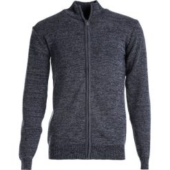 Granatowy Sweter Heaton. Niebieskie swetry nierozpinane Born2be, na jesień, l, bez wzorów, bez kołnierzyka, bez ramiączek. Za 59.99 zł.
