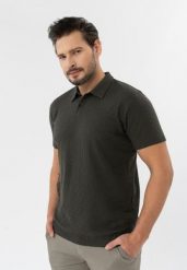 Koszulka polo ze strukturą O-LARIX. Brązowe koszulki polo sportowe Volcano, l, bez wzorów, z dzianiny, bez kołnierzyka, bez ramiączek. Za 99.99 zł.