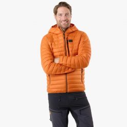 Kurtka outdoor hiking męska Swedemount Lofoten Hood Jacket wiatroszczelna. Brązowe kurtki SWEDEMOUNT, m, bez wzorów, z puchu, bez kaptura. Za 499.99 zł.