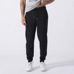 Ikoniczne Spodnie Z Mankiecikiem Czarny Bawelna, Poliester. Czarne spodnie materiałowe EVERLAST, m, bez wzorów, z bawełny. Za 199.40 zł.