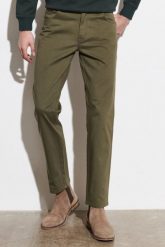 WRANGLER TEXAS MĘSKIE SPODNIE MATERIAŁOWE MILITARE GREEN W12193G40 112319292. Zielone spodnie materiałowe Wrangler, l, bez wzorów, z jeansu. Za 219.99 zł.