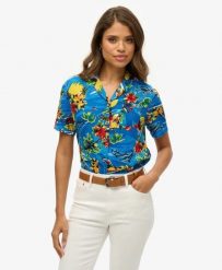 Superdry Koszula Beach Resort z nadrukiem – Blue Dolphin Ocean. Niebieskie koszule Superdry, na lato, bez wzorów, z wiskozy, bez kołnierzyka, bez ramiączek. Za 198.95 zł.