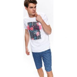 T-SHIRT Z NADRUKIEM. Białe bluzki z długim rękawem TOP SECRET, l, bez wzorów, z bawełny, bez kołnierzyka, bez ramiączek. W wyprzedaży za 29.99 zł.