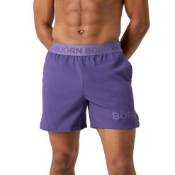 Szorty Björn Borg 6". Fioletowe krótkie spodenki sportowe Björn Borg, l, bez wzorów, ze skóry. Za 270.50 zł.