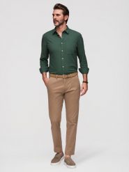 Męskie spodnie chino REGULAR FIT z delikatną strukturą – ciemnobeżowe V2 - Rozmiar: M. Brązowe eleganckie spodnie Ombre Clothing, do pracy, m, z bawełny, biznesowe. W wyprzedaży za 265.99 zł.